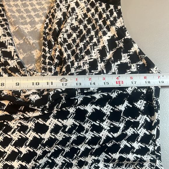 Chaus Black White Tank with Leather Details Lightweight Women's Size Small Nice! - Picture 4 of 8